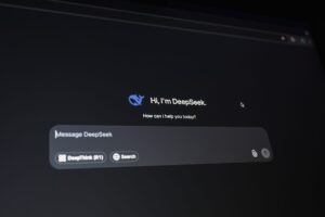 Scopri di più sull'articolo OpenAI e Anthropic riducono il personale mentre lo storefront si sposta nella chat